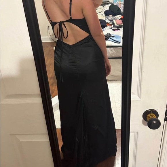 Black maxi dress/prom/bridesmaid dress - Picture 3 of 8